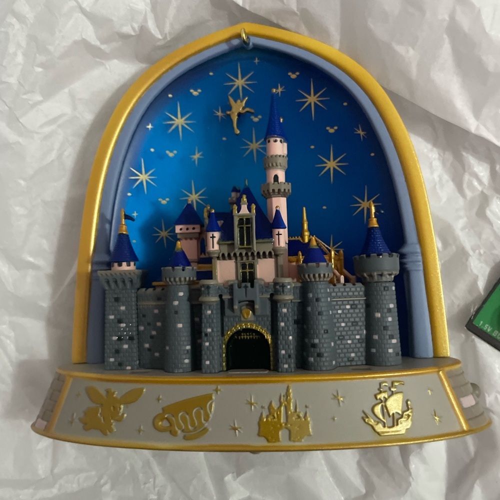 Hallmark Keepsake Disneyland 70th Anniversary 2025 Ornament with Light & Sound - Picture 3 of 15